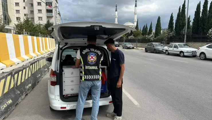 Pendik’te düğün konvoyu yapan sürücülere ceza kesildi